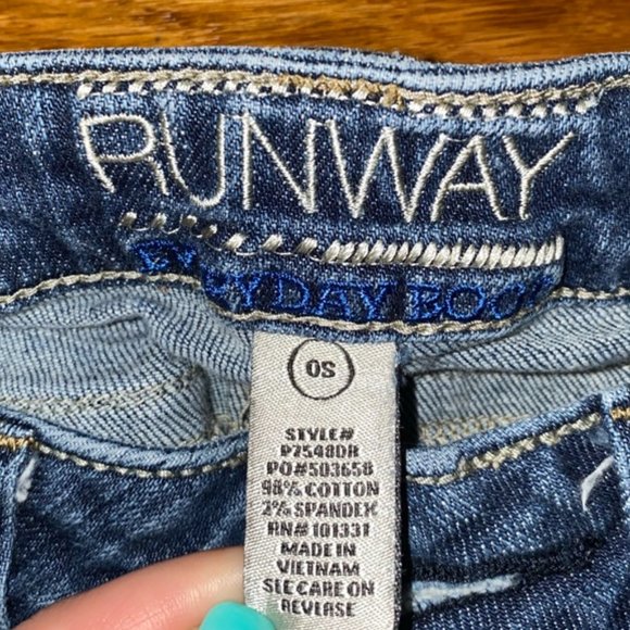 LAST CHANCE - Refuge Runway jeans O Short - Picture 5 of 8